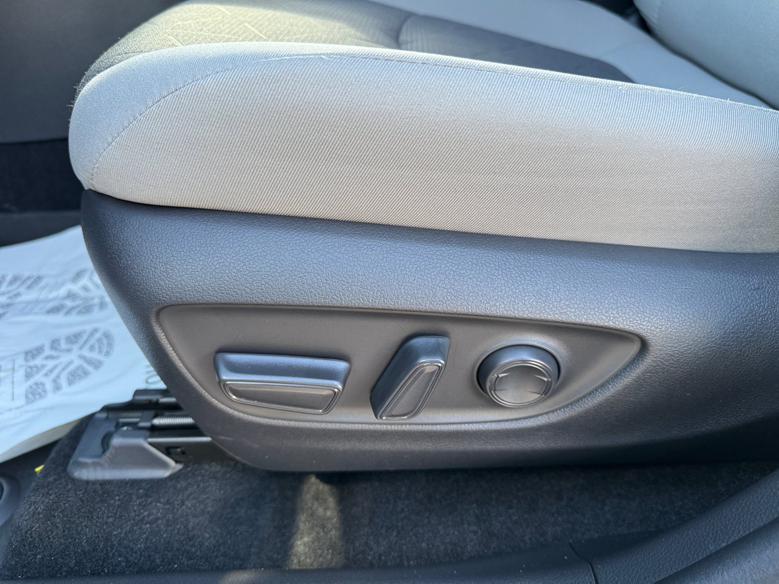 Used 2025 Toyota RAV4 XLE AWD/4WD image 16