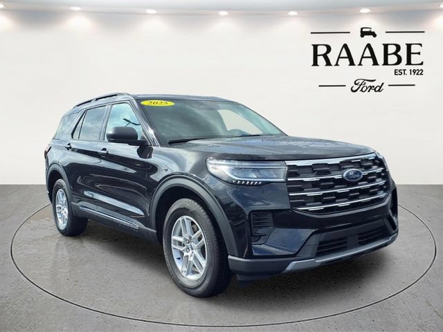 Used 2025 Ford Explorer Active AWD/4WD image 1
