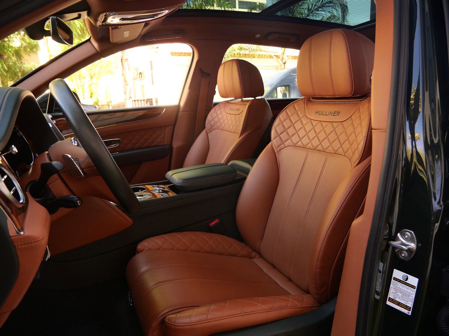 Used 2020 Bentley Bentayga AWD/4WD image 16