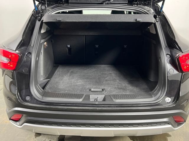Used 2025 Chevrolet Trax LT w/ LT Convenience Package image 18