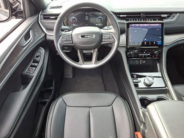 Used 2025 Jeep Grand Cherokee L Limited w/ Black Appearance Package image 11