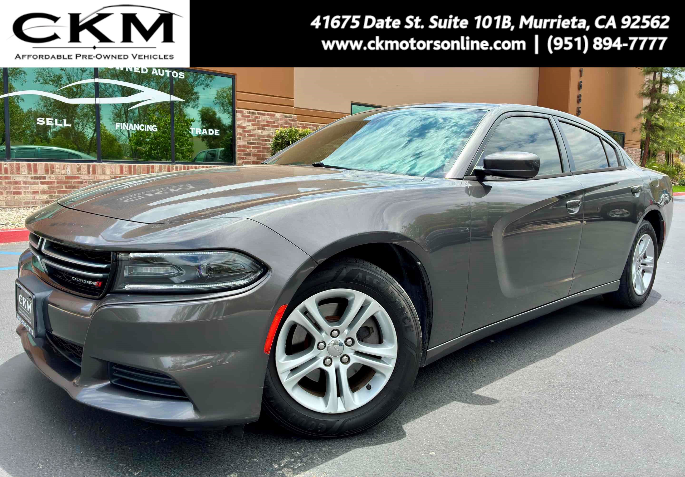 Used 2015 Dodge Charger SE RWD image 1