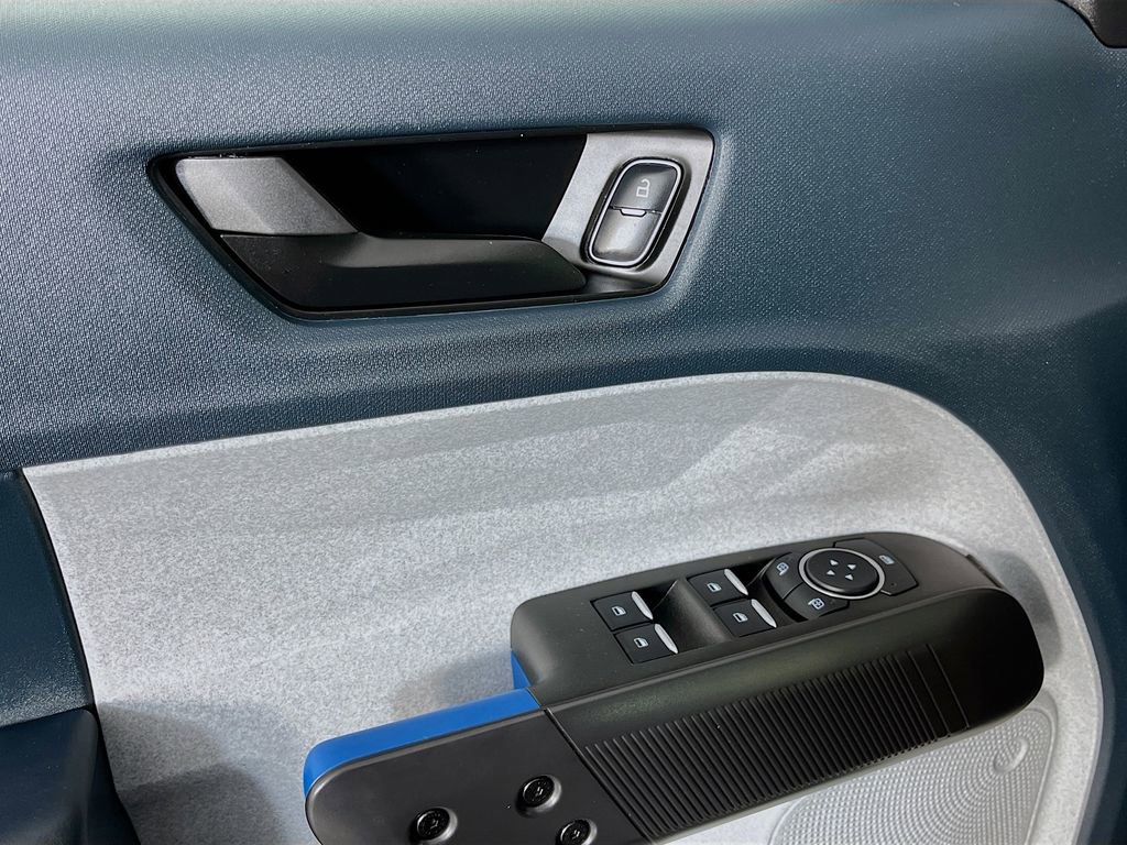 Used 2025 Ford Maverick XLT image 25