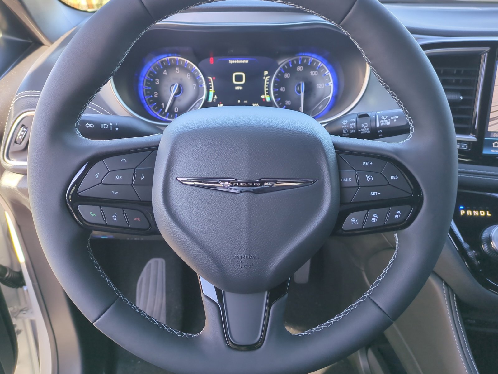 New 2026 Chrysler Pacifica Limited w/ Uconnect Theater Family Group image 9