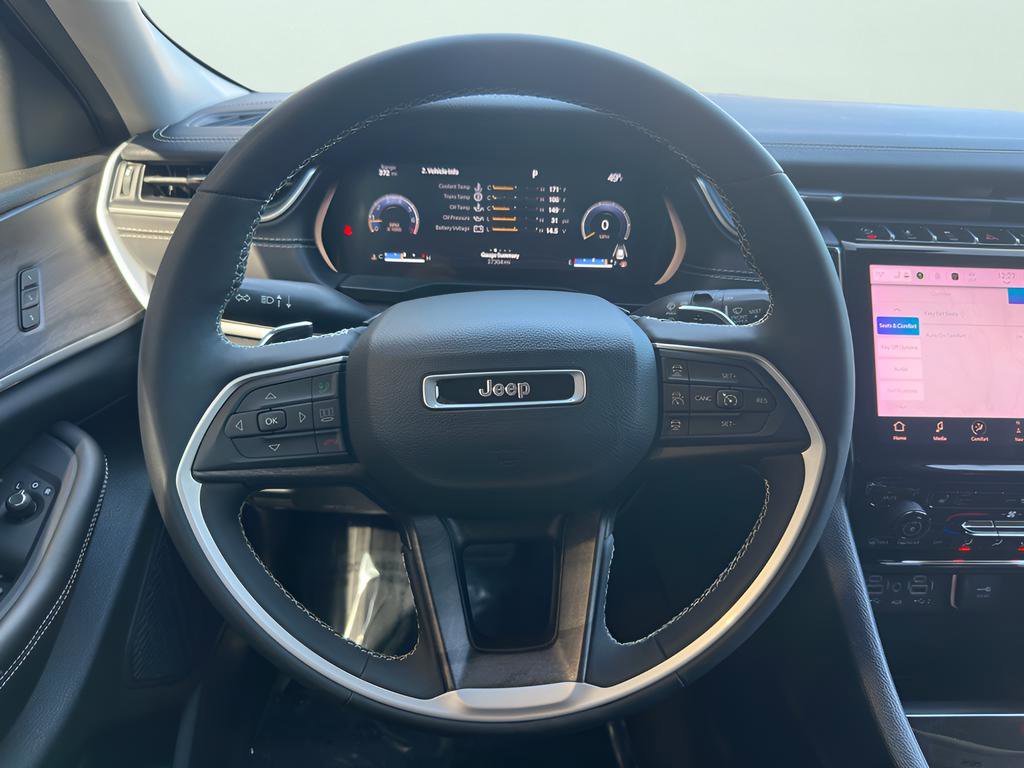 Used 2023 Jeep Grand Cherokee Limited w/ Black Appearance Package image 25