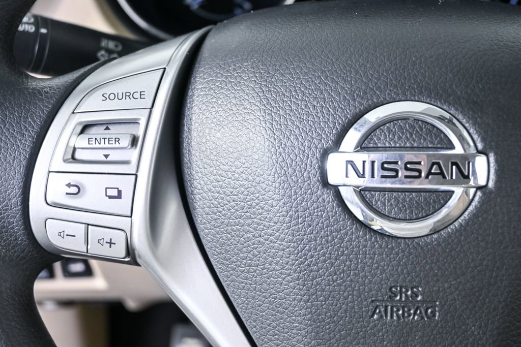 Used 2016 Nissan Rogue SV w/ SV Premium Package image 10