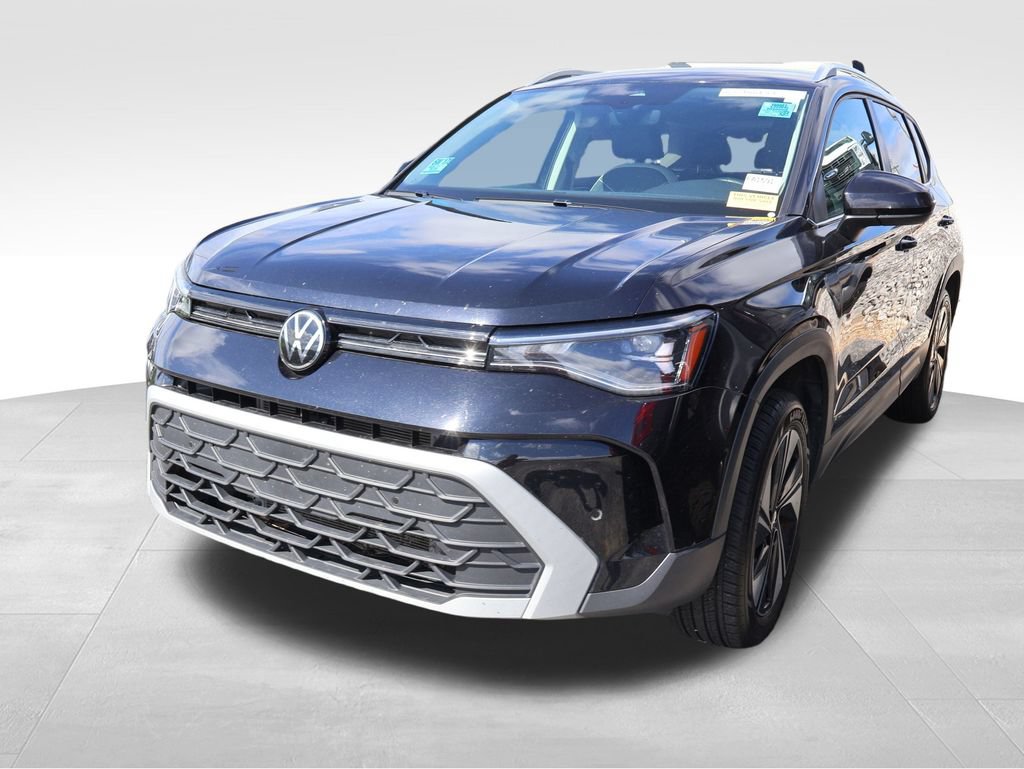 Used 2025 Volkswagen Taos SE AWD/4WD image 2