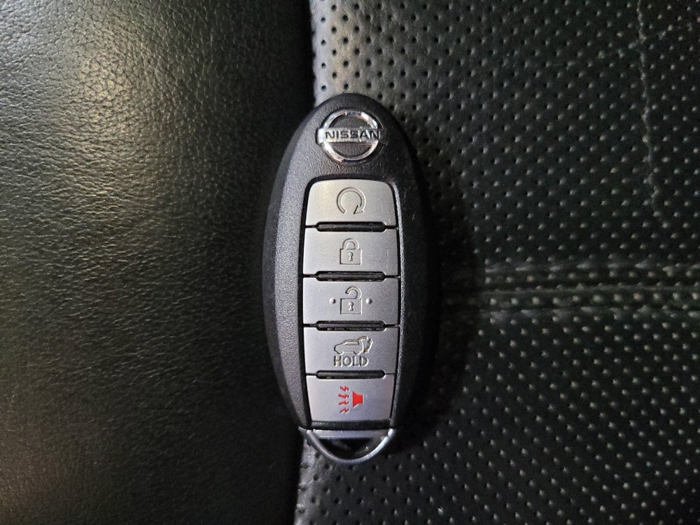 Used 2017 Nissan Pathfinder Platinum w/ Family Entertainment Package AWD/4WD image 32