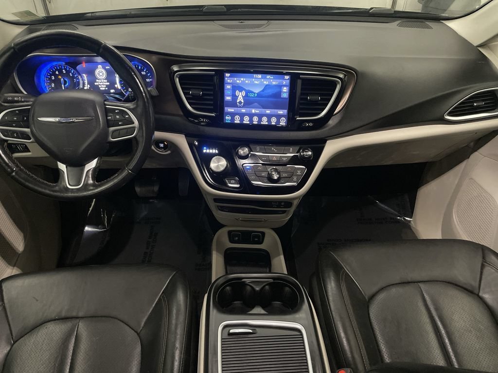 Used 2019 Chrysler Pacifica Touring-L Plus FWD image 14