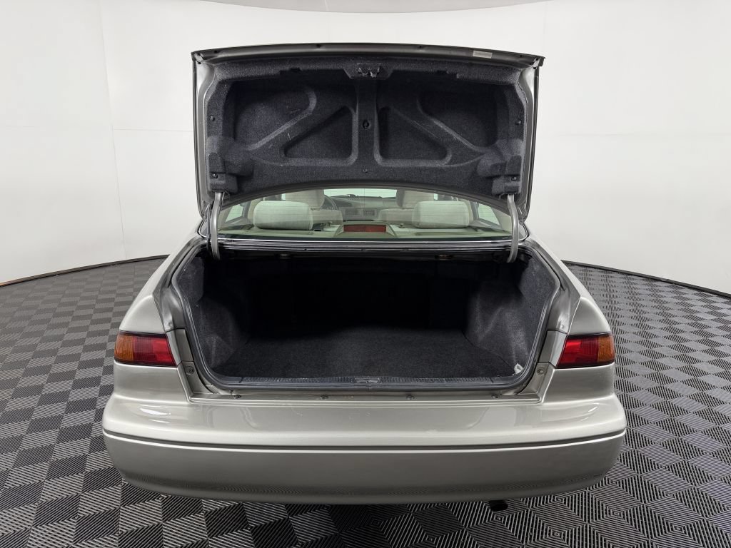 Used 1999 Toyota Camry LE w/ Value Pkg FWD image 12