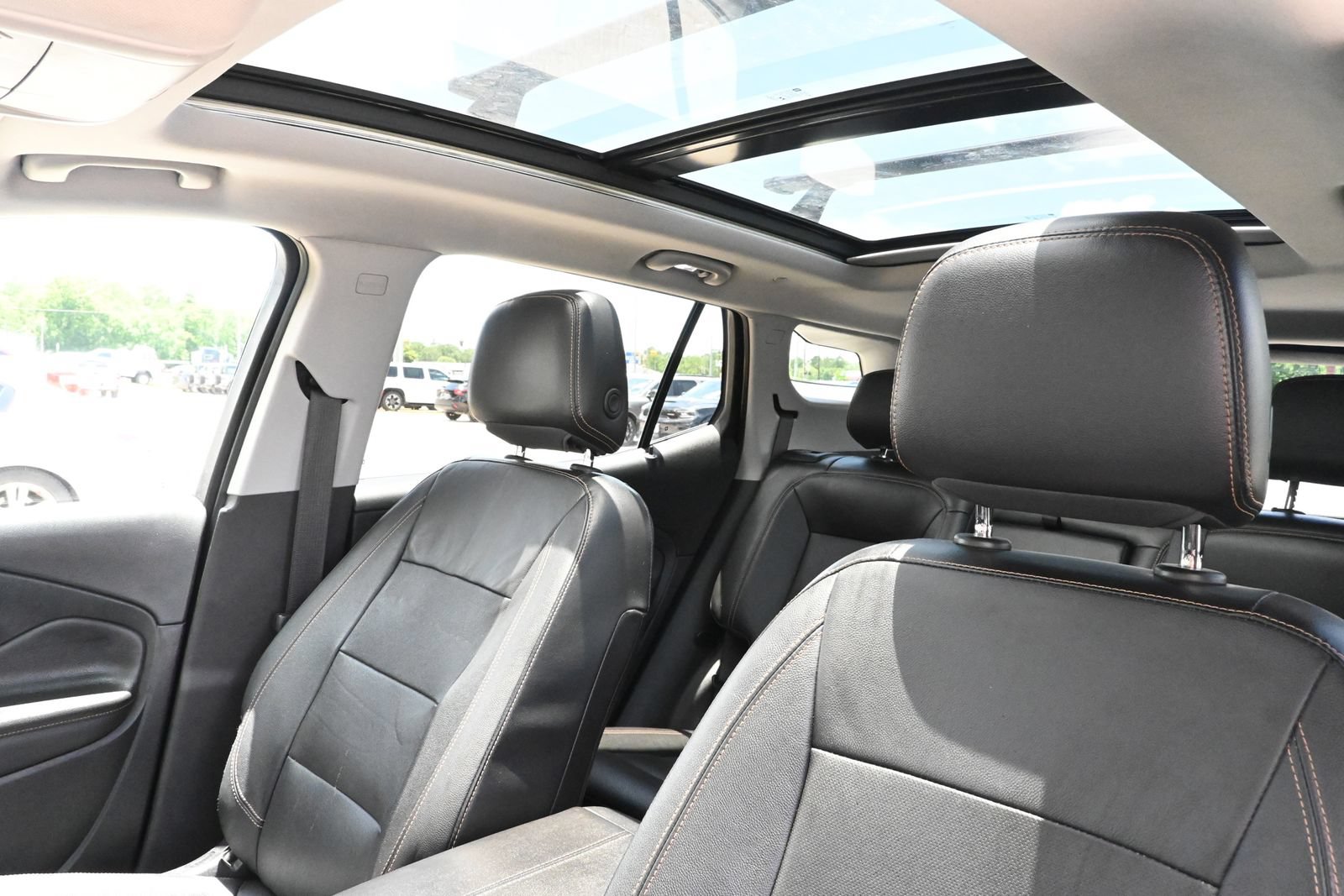 Used 2021 GMC Terrain SLT w/ LPO, 'HIT The Road' Package FWD image 27