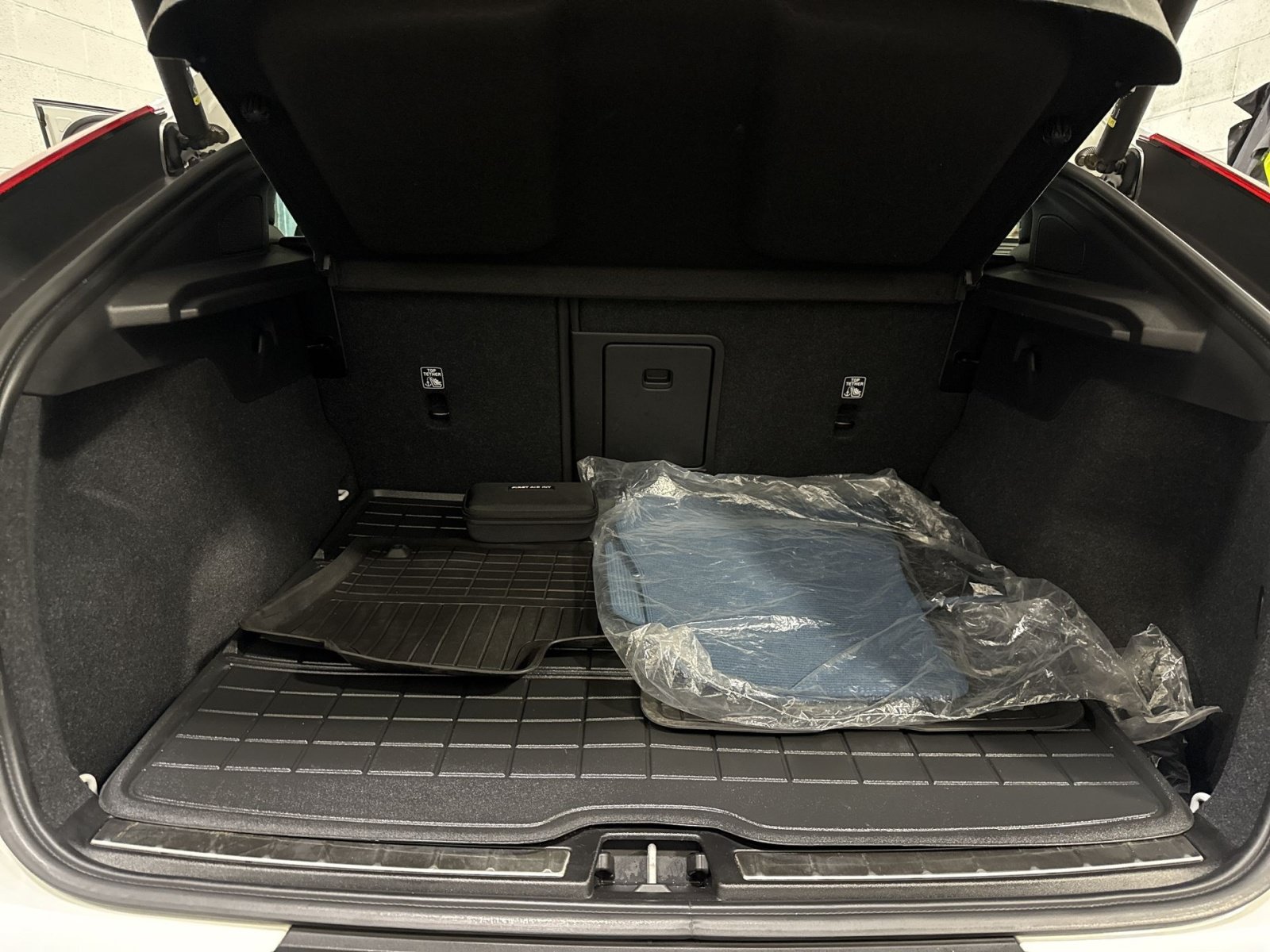 Certified 2023 Volvo C40 P8 Recharge Ultimate w/ Protection Package Premier AWD/4WD image 26