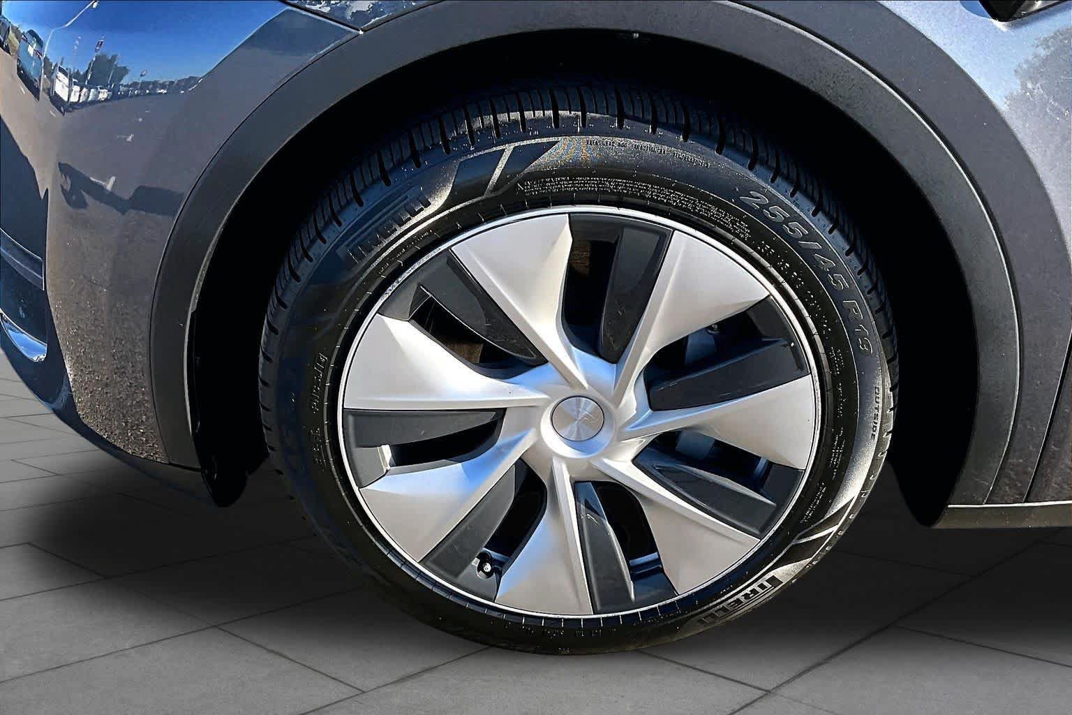 Used 2023 Tesla Model Y Long Range AWD/4WD image 10