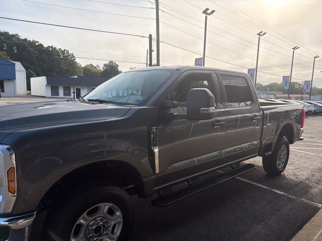 Used 2025 Ford F250 XLT AWD/4WD image 3