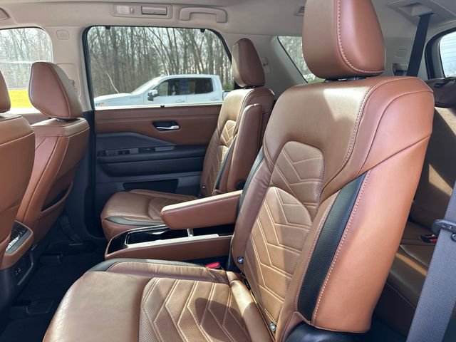 Used 2022 Nissan Pathfinder Platinum w/ Lighting Package (N92) AWD/4WD image 19