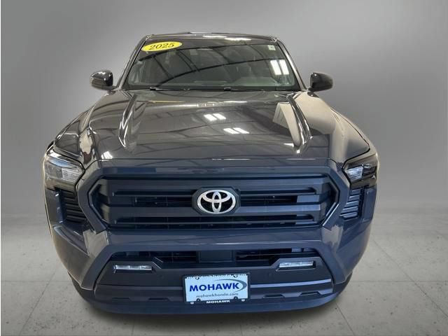 Used 2025 Toyota Tacoma SR5 AWD/4WD image 9