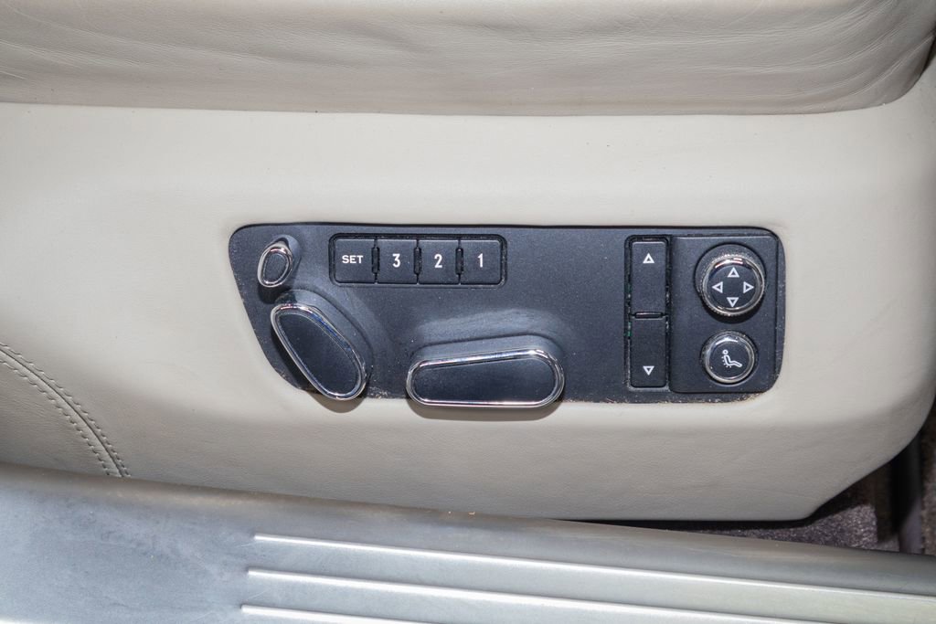 Used 2012 Bentley Flying Spur Flying Spur AWD/4WD image 25