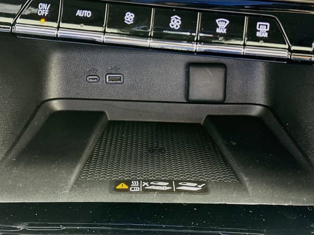Used 2025 Chevrolet Traverse High Country w/ LPO, Floor Liner Package FWD image 20