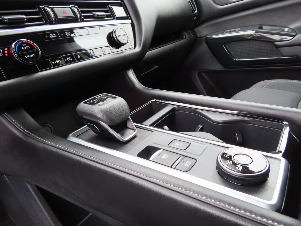 Used 2025 Nissan Pathfinder SV image 18