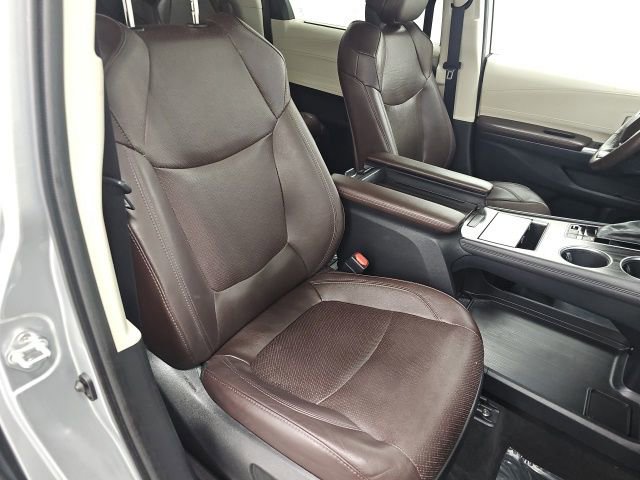 Certified 2022 Toyota Sienna Platinum FWD image 39