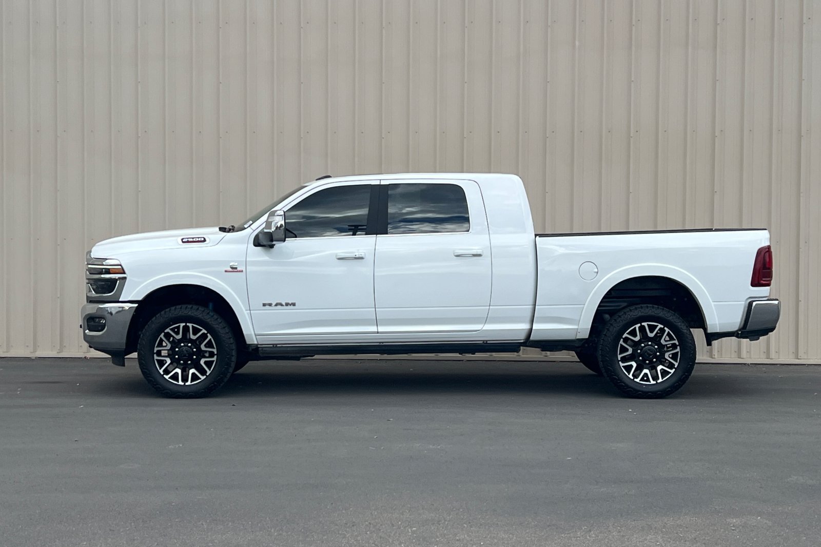 Used 2025 RAM 2500 Limited AWD/4WD image 15