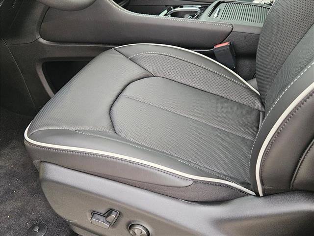 New 2026 Chrysler Pacifica Limited video 4