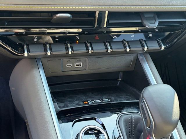 Used 2025 Chevrolet Colorado ZR2 w/ Technology Package image 24