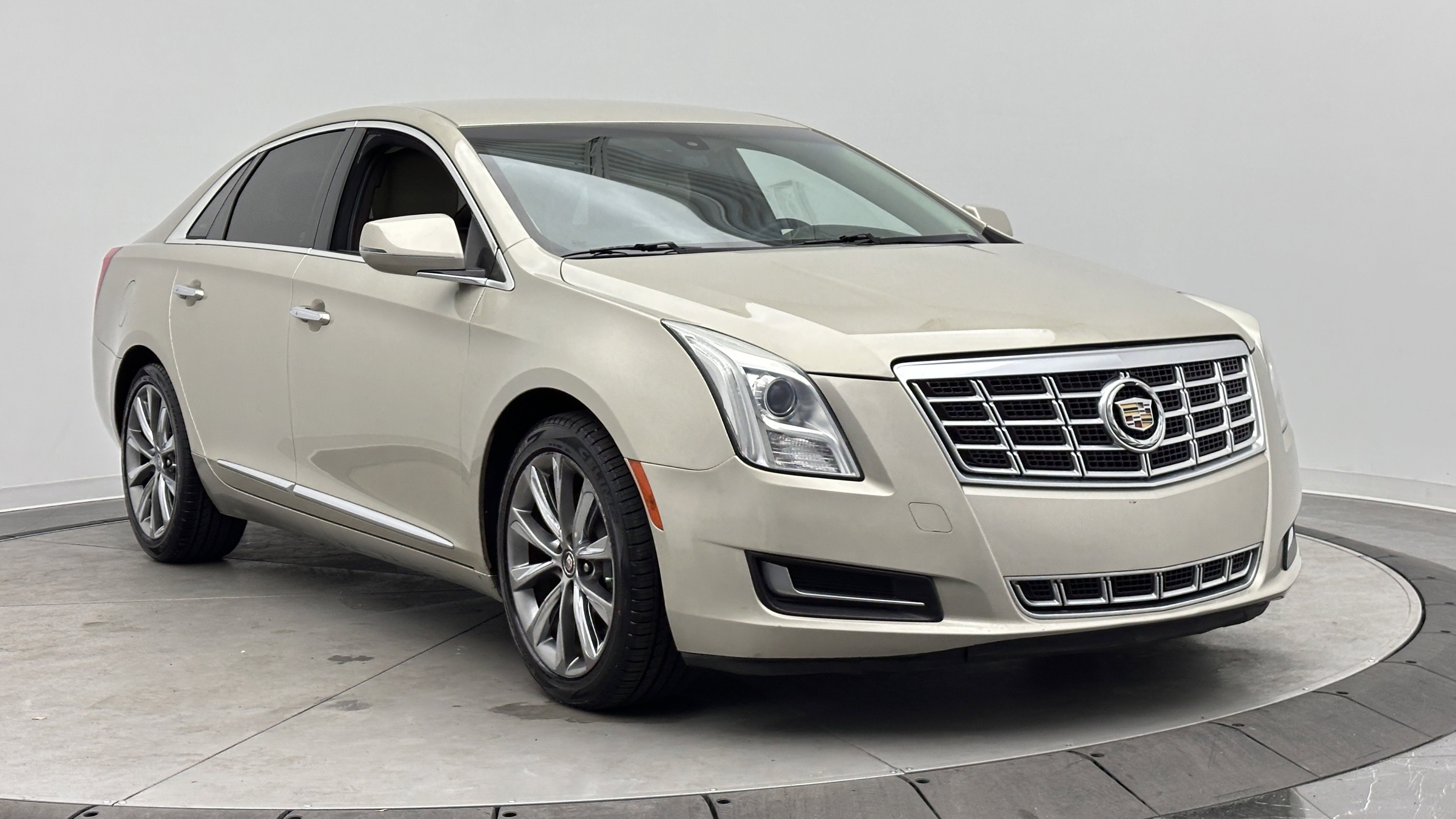 Used 2015 Cadillac XTS FWD image 3