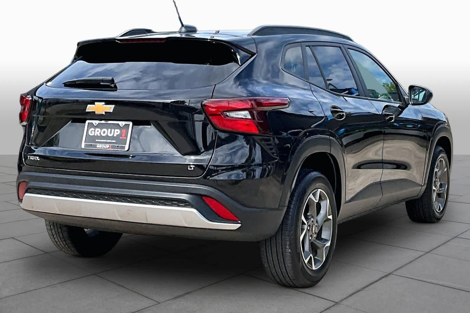 Used 2024 Chevrolet Trax LT FWD image 13