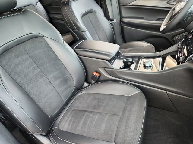 Certified 2025 Jeep Grand Cherokee L Altitude RWD image 13