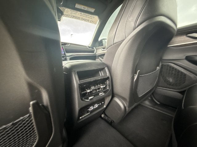Used 2024 Jeep Grand Cherokee Limited w/ Black Appearance Package AWD/4WD image 20