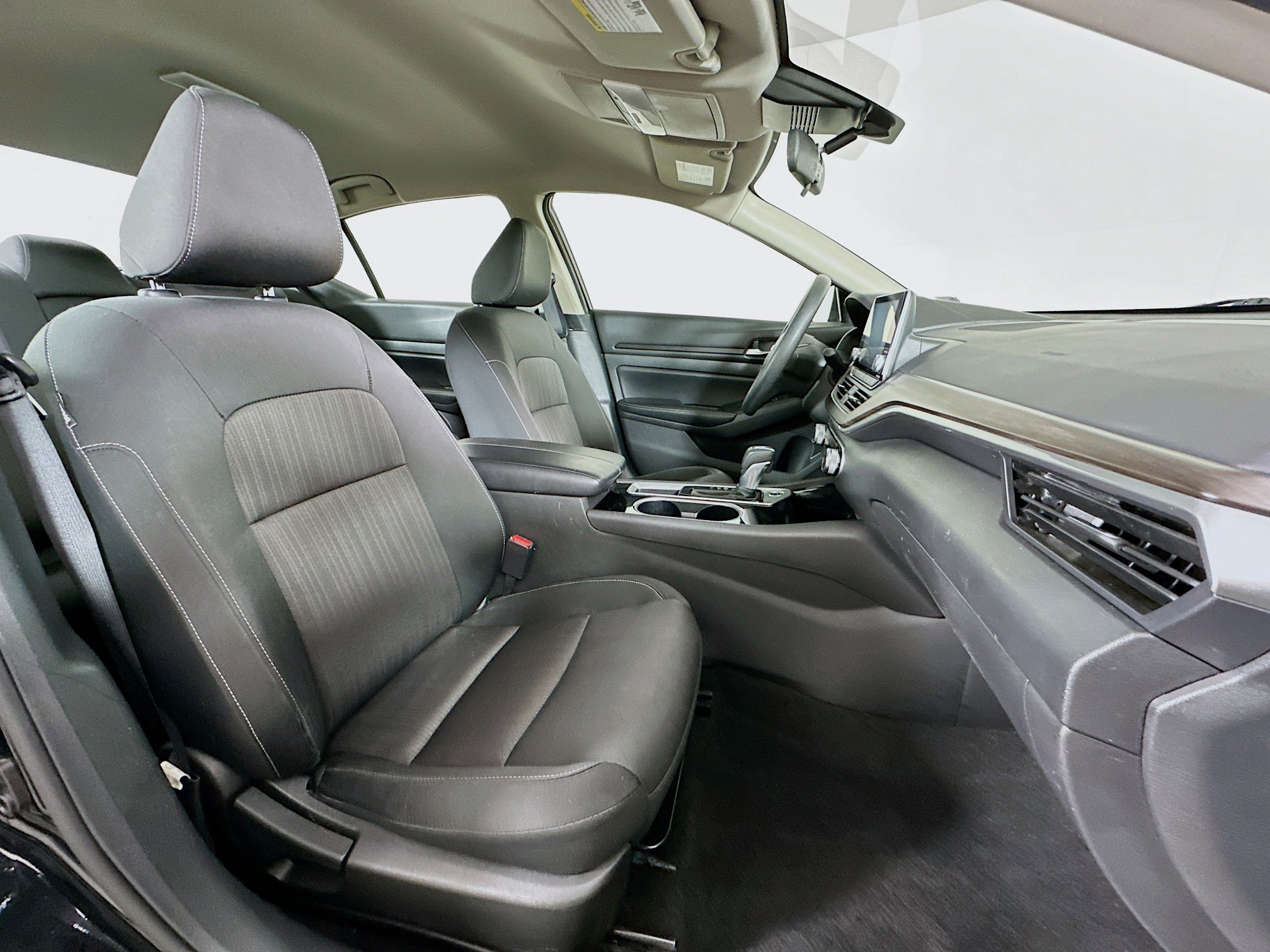 Used 2024 Nissan Altima 2.5 SV image 29