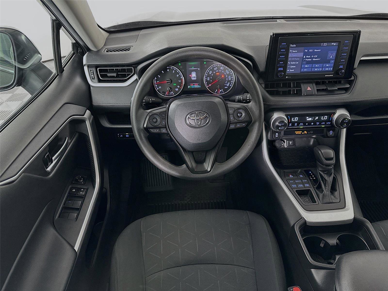 Used 2021 Toyota RAV4 XLE AWD/4WD image 2