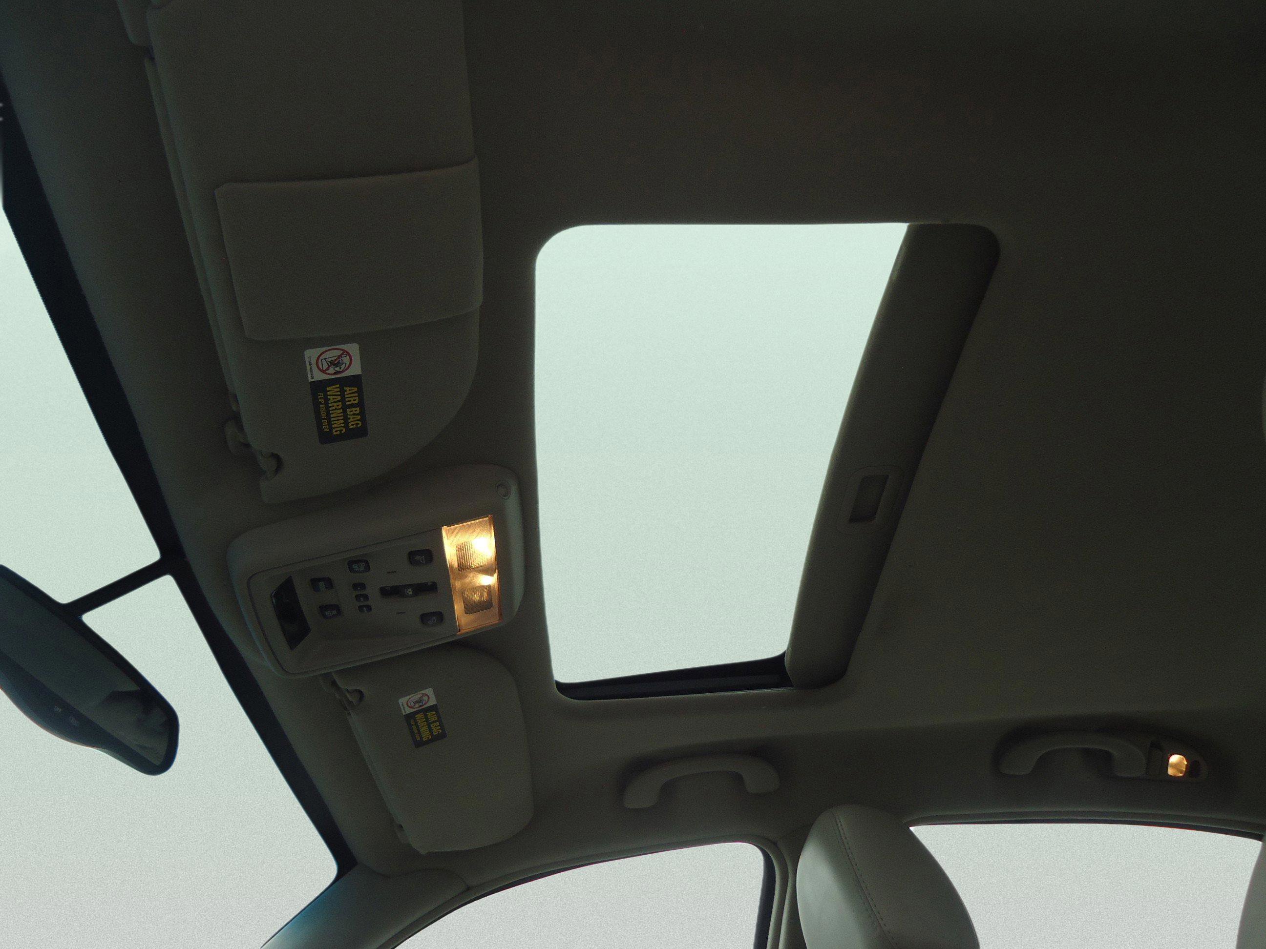 Used 2003 Lincoln Town Car Cartier image 27