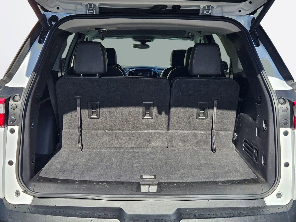 Used 2021 Chevrolet Traverse LT image 25