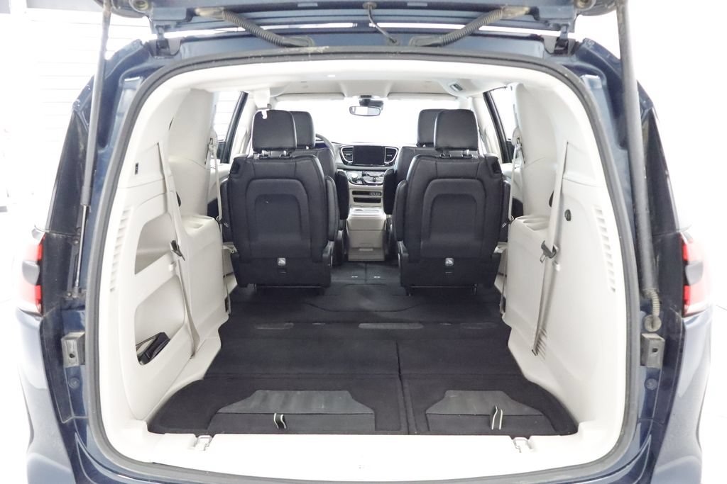 Certified 2023 Chrysler Pacifica Touring-L FWD image 17