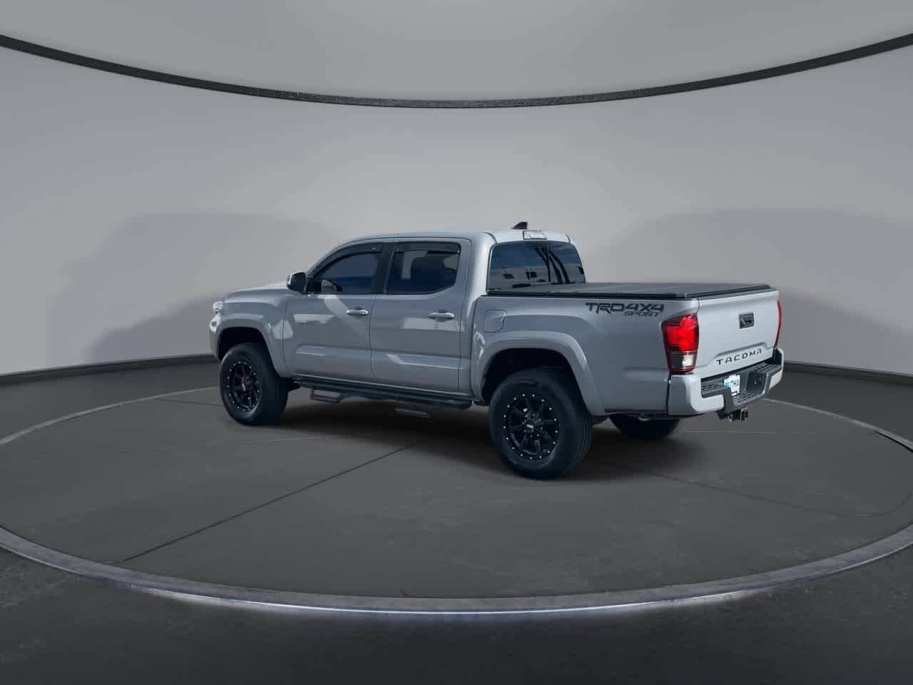 Used 2018 Toyota Tacoma TRD Sport AWD/4WD image 6