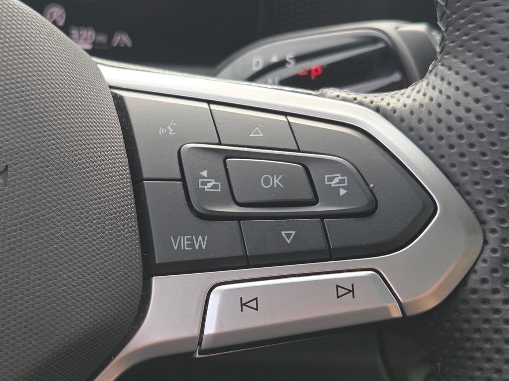 Used 2025 Volkswagen Tiguan SE R-Line AWD/4WD image 14