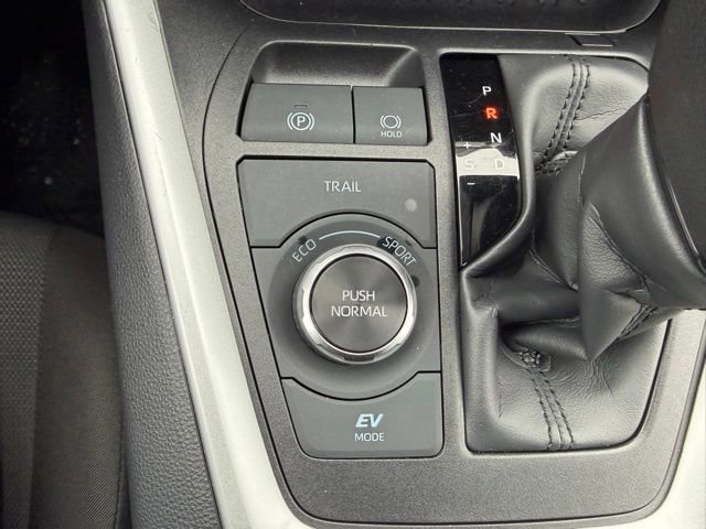 Used 2025 Toyota RAV4 XLE AWD/4WD image 19