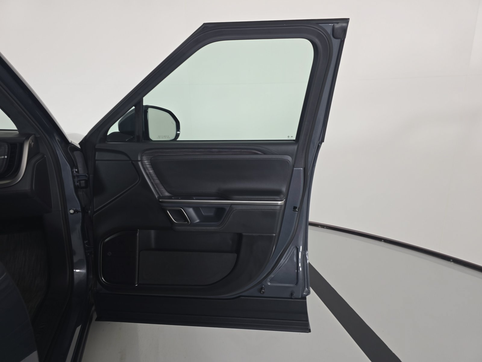 Used 2024 Rivian R1T Adventure Dual AWD/4WD image 18