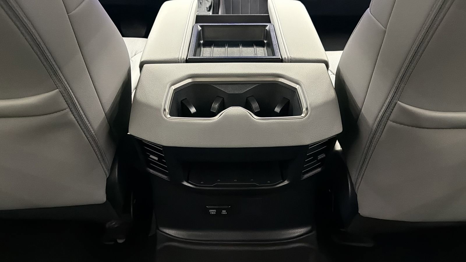 Used 2025 Toyota Tundra Limited image 34