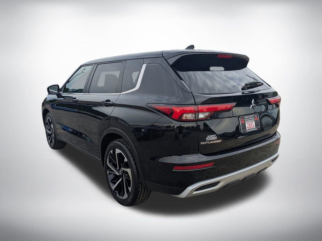 Used 2024 Mitsubishi Outlander SE image 5