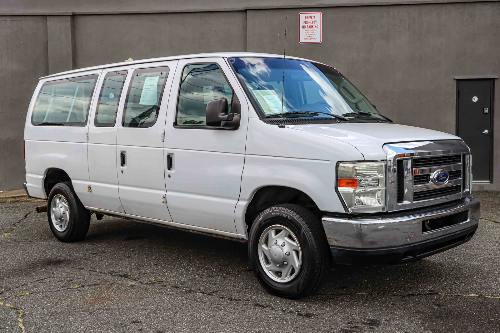 Used 2013 Ford E-350 and Econoline 350 XLT image 1