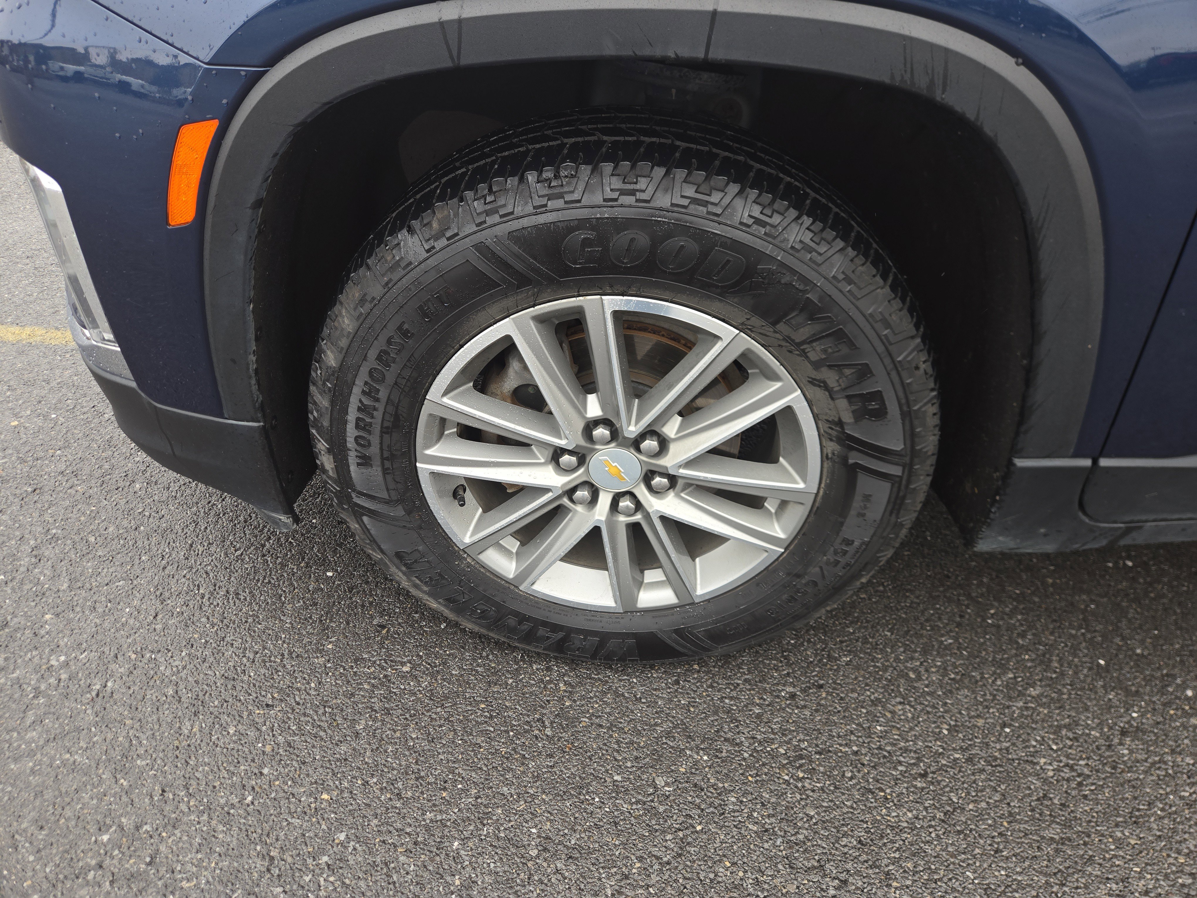 Used 2023 Chevrolet Traverse LT image 11