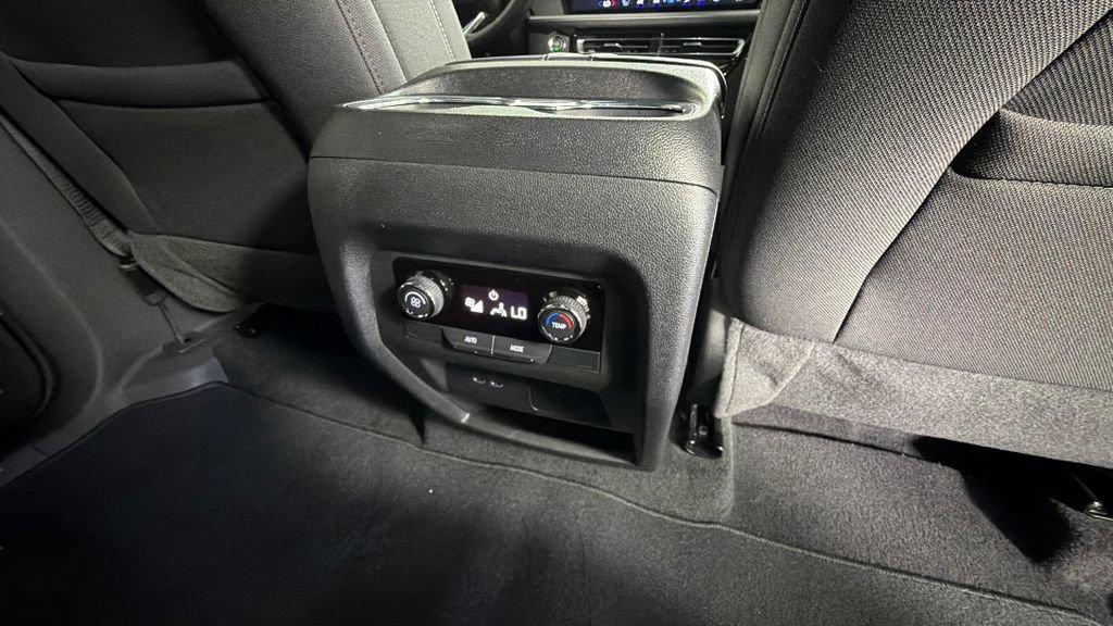 Certified 2026 Chevrolet Traverse LT FWD image 34