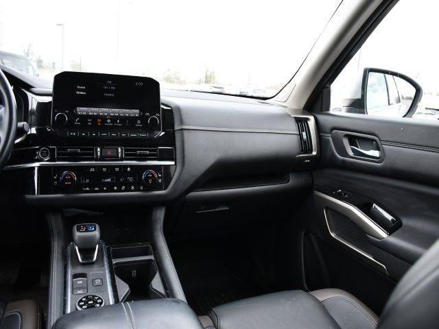 Used 2022 Nissan Pathfinder Platinum w/ Cargo Package image 19