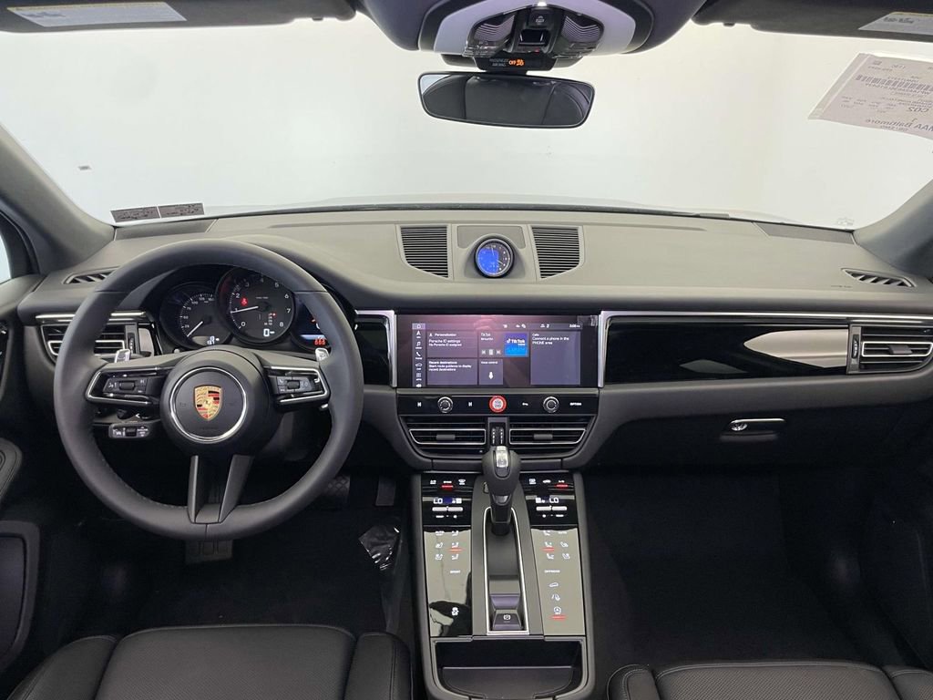 New 2025 Porsche Macan Base image 26