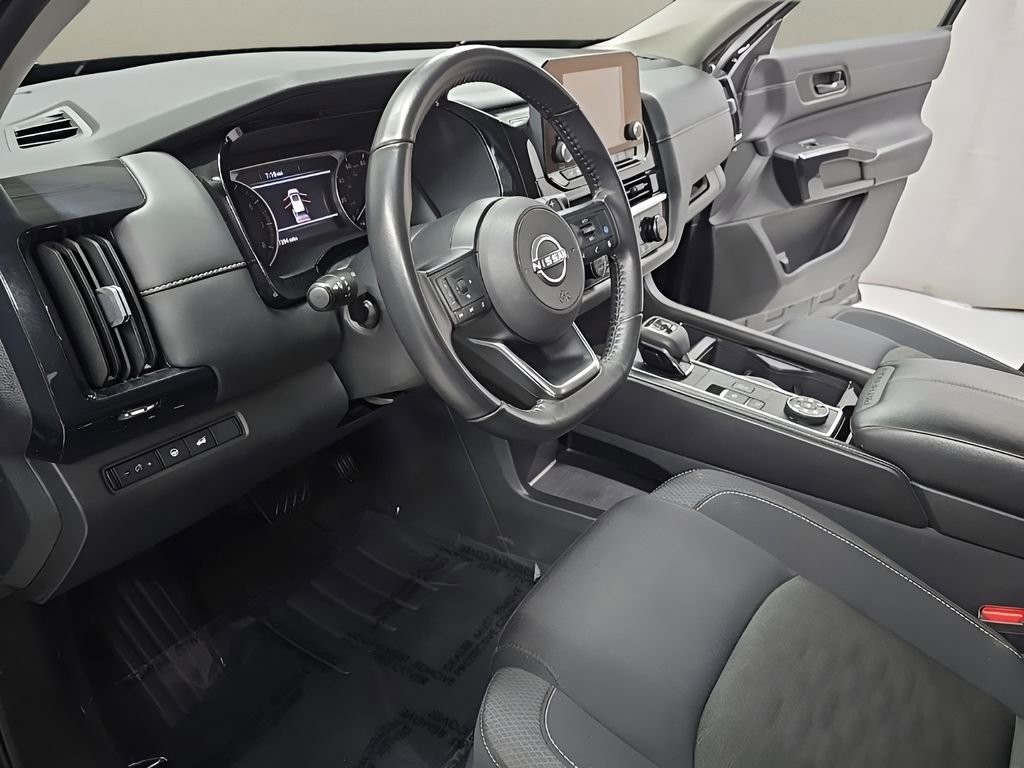 Used 2025 Nissan Pathfinder SV AWD/4WD image 12