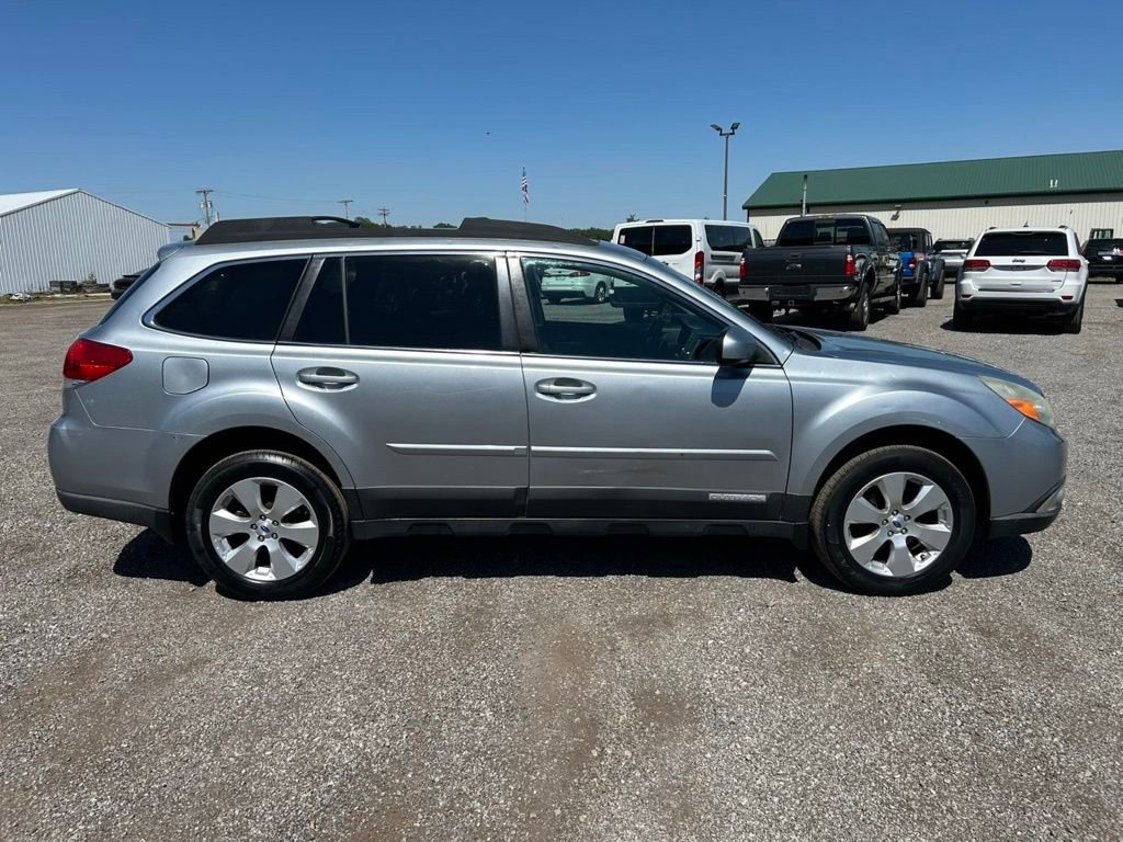 Used 2012 Subaru Outback 2.5i Limited w/ Moonroof Pkg AWD/4WD image 2