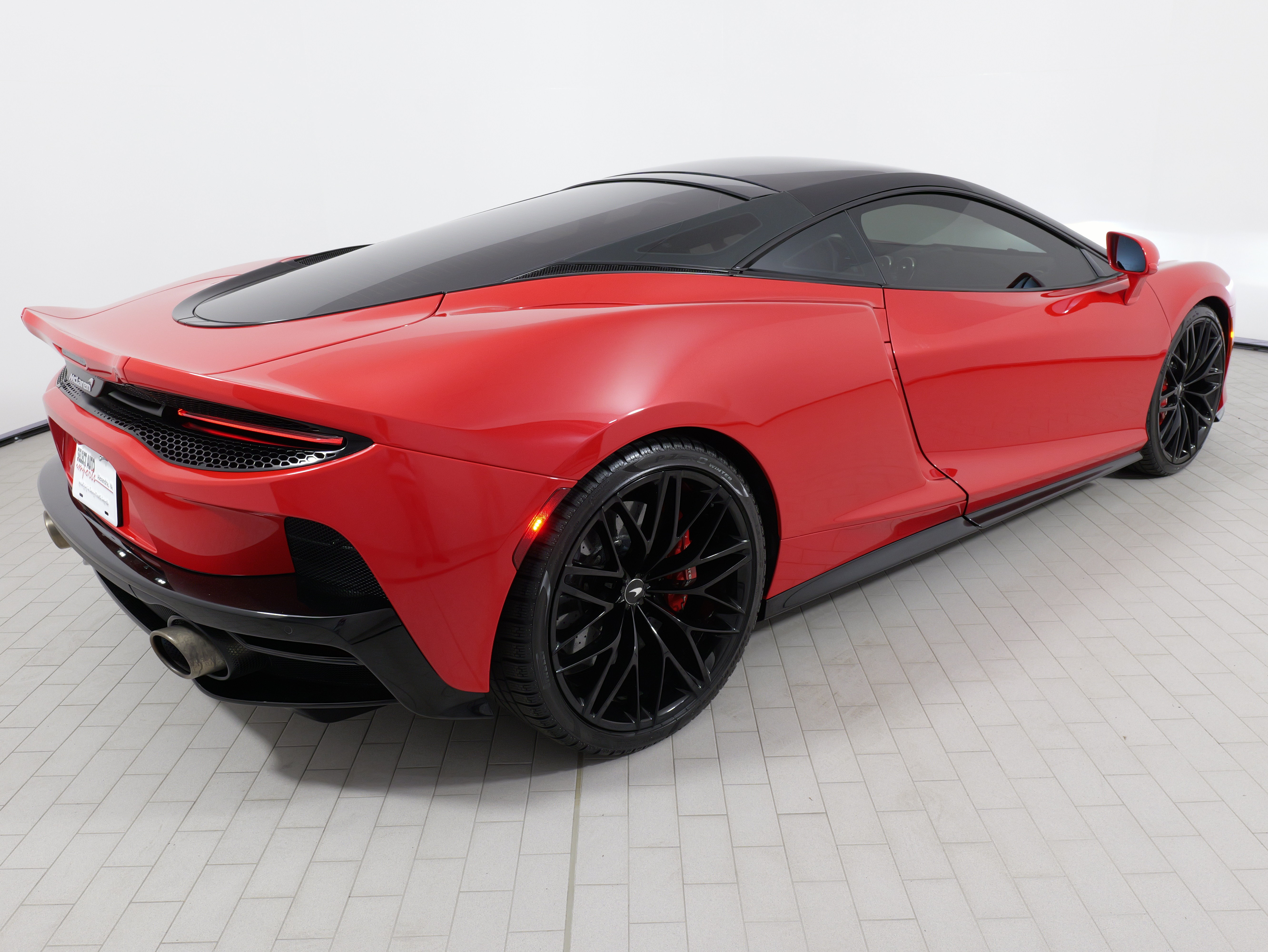 Used 2022 McLaren GT RWD image 13